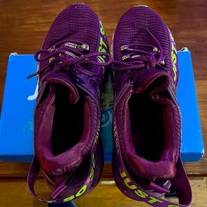 Just SoSo Non-Slip Running Shoe